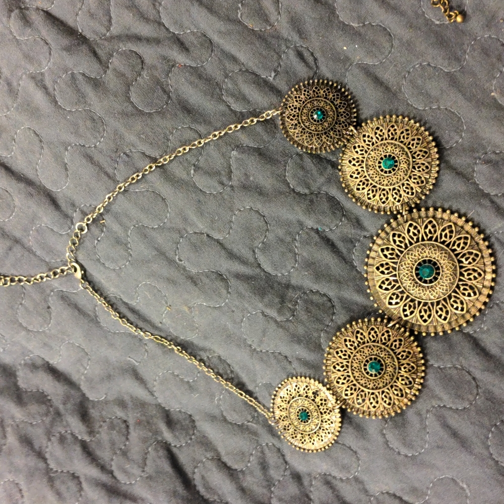 DONATED // Necklace lot of 8 - Picture 2 of 16